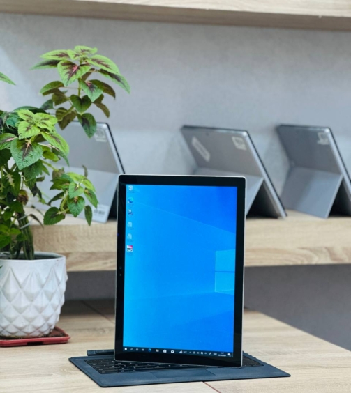 لپ تاپSurface pro4